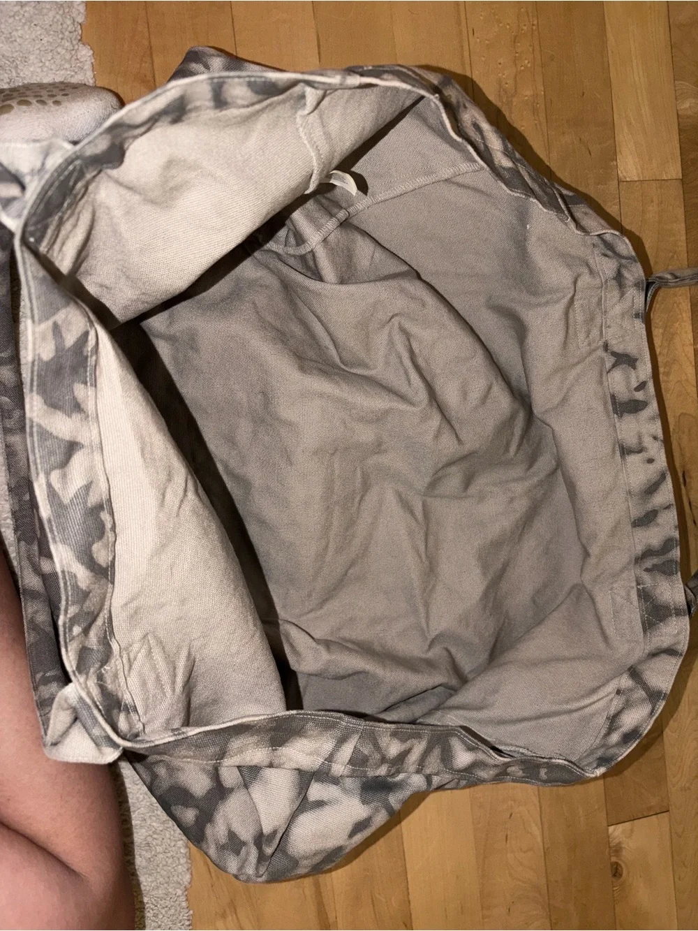 ALO Yoga Gray and White Patterned Tote Bag